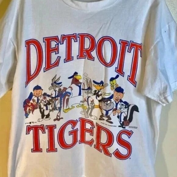 DETROIT TIGERS VINTAGE LOONEY TUNES Shirt Unisex Men Women - Picture 2 of 5